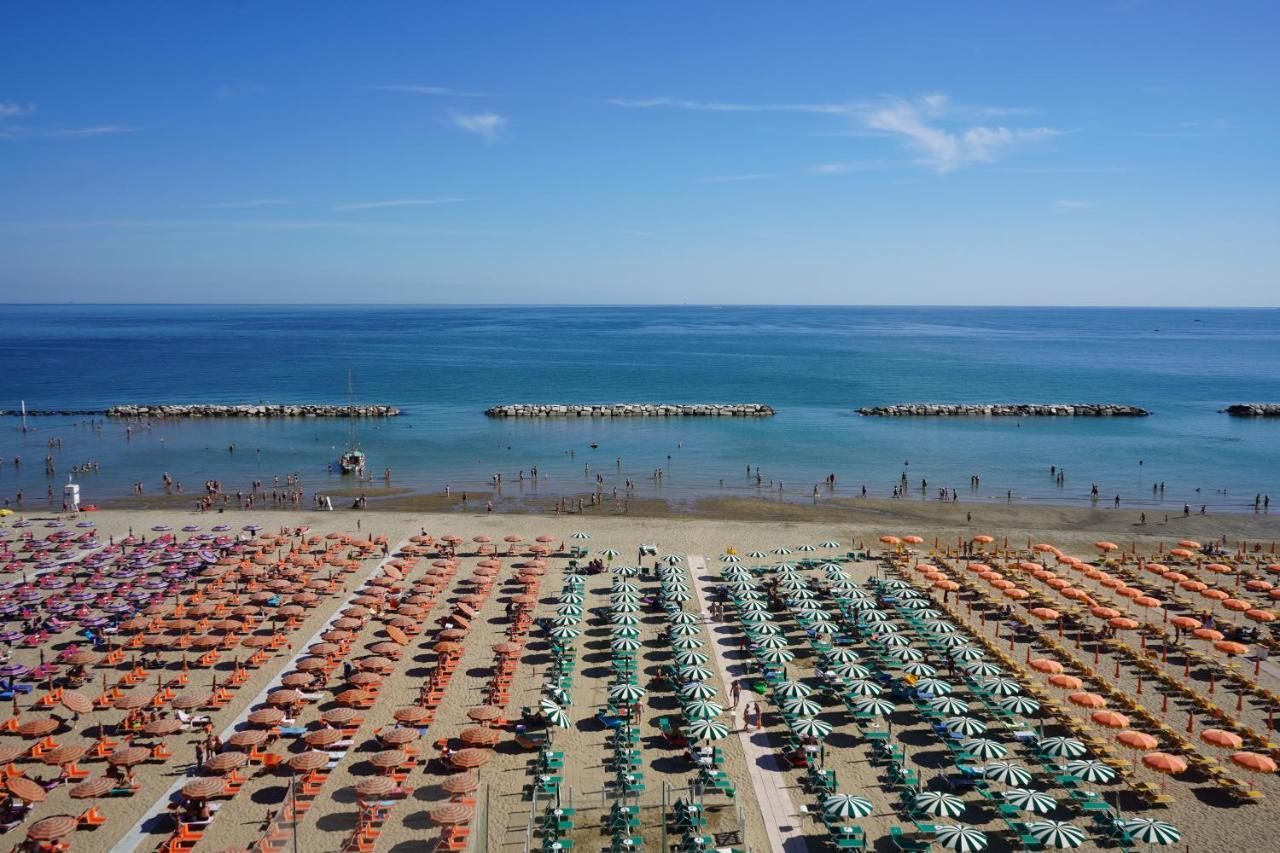 Giovanna Regina Hotel Gabicce Mare Ngoại thất bức ảnh