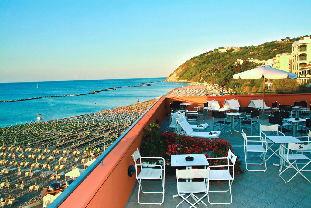 Giovanna Regina Hotel Gabicce Mare Ngoại thất bức ảnh