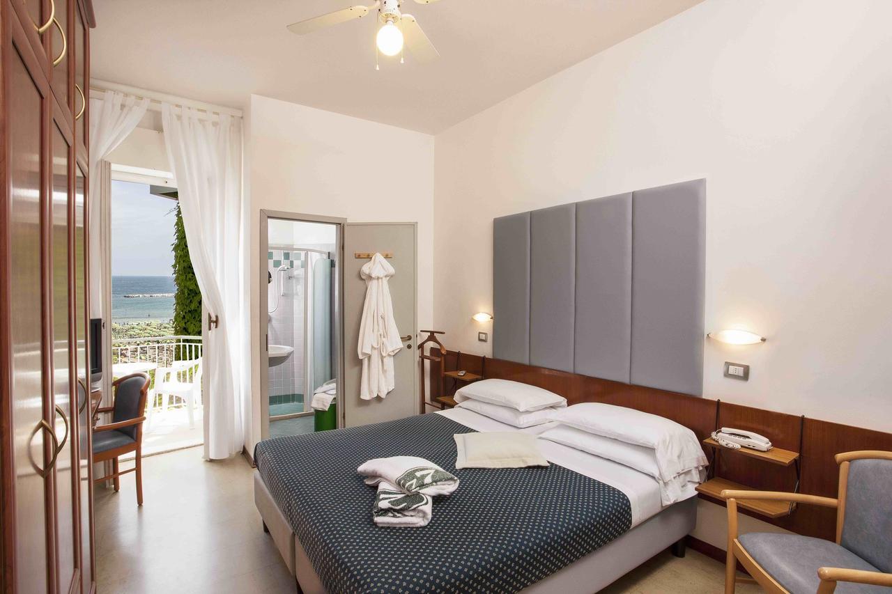 Giovanna Regina Hotel Gabicce Mare Ngoại thất bức ảnh